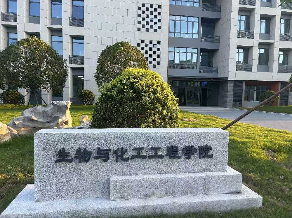 淇县扬州职业大学体育场高杆灯项目